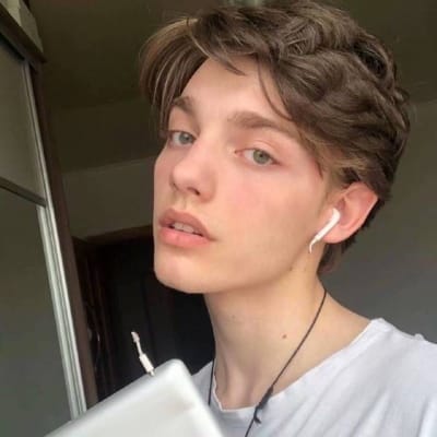 سارہ خان avatar